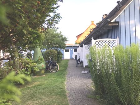 jedes Haus mit Terrasse die Straße ist weit weg